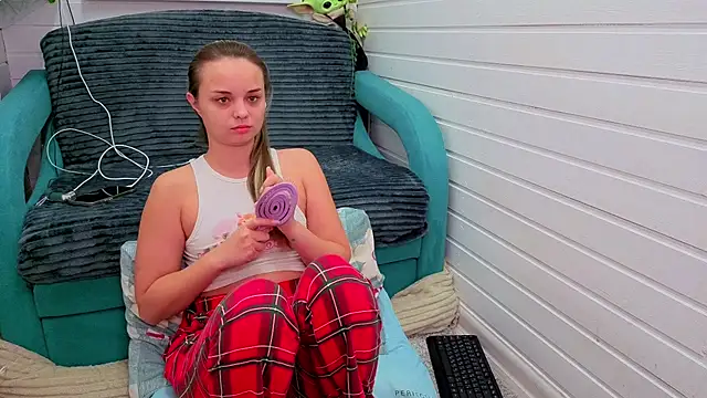 Misss Vikk online show from November 2025 06:59:01 AM