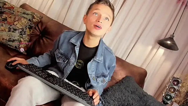 Snapshot of Tim_wolf chatting on December 2025 11:09:02 PM Tim wolf online show from December 2025 11:09:02 PM