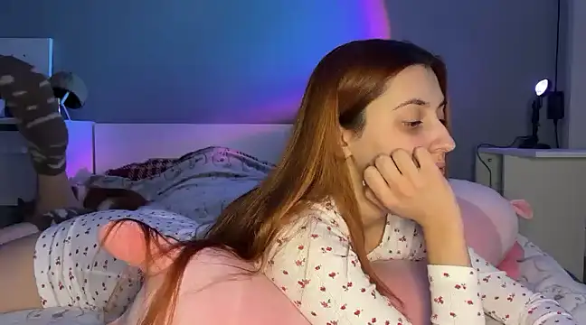 Uniarten online show from December 2024 03:31:02 PM