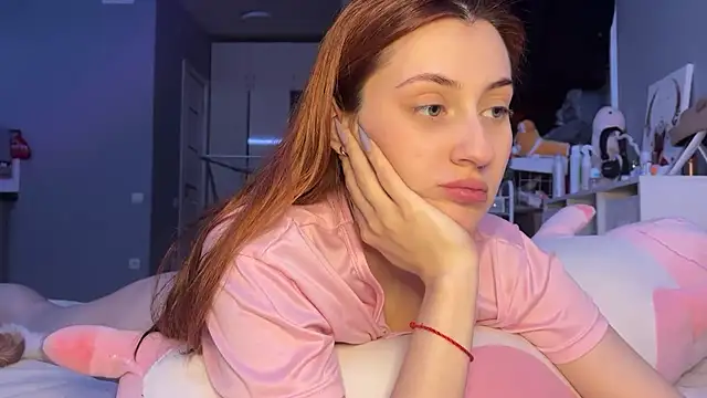 Uniarten online show from February 2025 02:37:01 PM