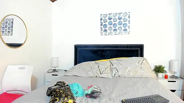 ZulyMichels online show from November 2025 12:38:01 PM