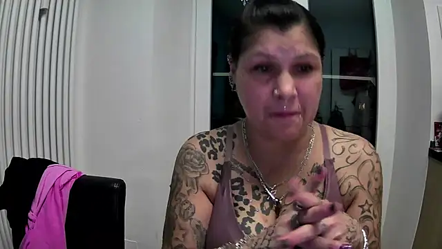 Snapshot of BlackWitch6 chatting on January 2026 07:11:01 PM BlackWitch6 online show from January 2026 07:11:01 PM