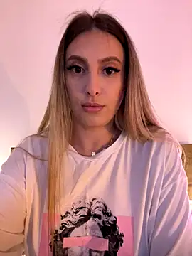 Snapshot of Eva_Ryen chatting on October 2025 04:13:02 PM Eva Ryen online show from October 2025 04:13:02 PM