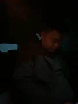 Snapshot of S00 chatting on December 2024 12:19:01 AM S00 online show from December 2024 12:19:01 AM