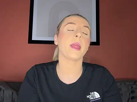 Strongqueen online show from December 2024 05:31:02 PM