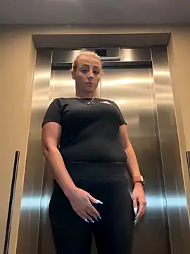 Strongqueen online show from September 2025 09:18:01 PM