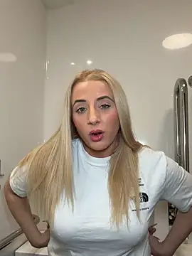 Strongqueen online show from April 2026 07:18:01 PM