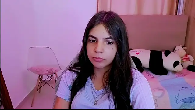 Snapshot of _elenna chatting on April 2026 05:50:02 PM elenna online show from April 2026 05:50:02 PM