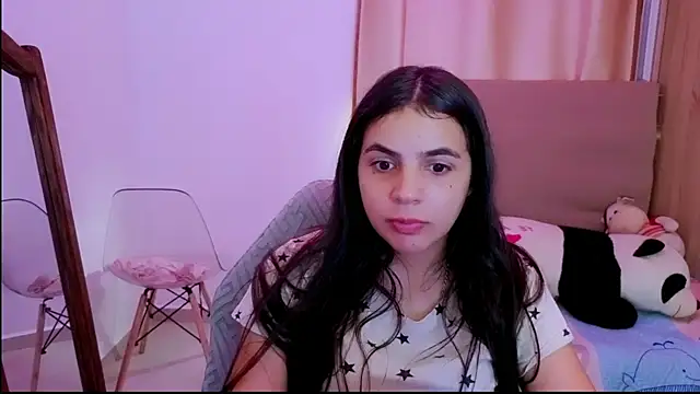 Snapshot of _elenna chatting on April 2026 06:23:01 PM elenna online show from April 2026 06:23:01 PM