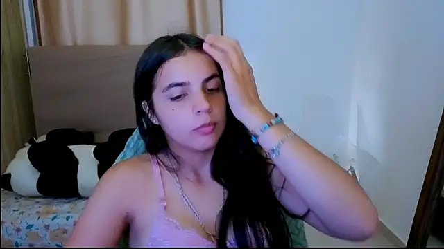 Snapshot of _elenna chatting on May 2026 05:53:02 PM elenna online show from May 2026 05:53:02 PM