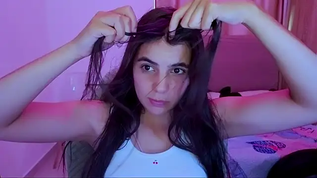 Snapshot of _elenna chatting on June 2026 05:33:02 PM elenna online show from June 2026 05:33:02 PM