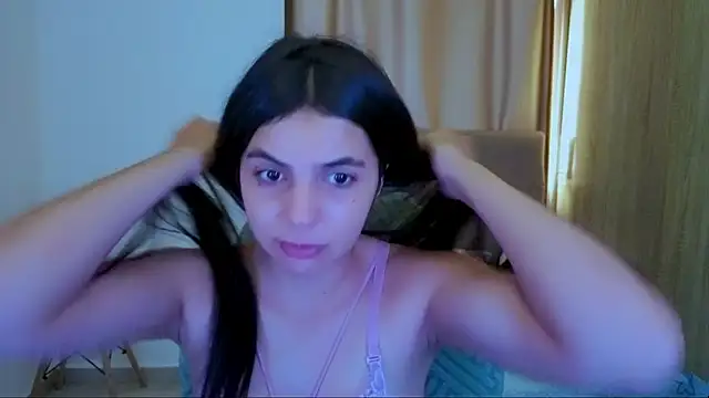 Snapshot of _elenna chatting on July 2026 06:07:01 PM elenna online show from July 2026 06:07:01 PM