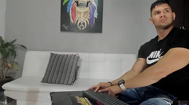 Snapshot of GendersonFit chatting on December 2024 08:40:01 PM GendersonFit online show from December 2024 08:40:01 PM