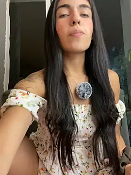 Snapshot of DaphneUwu chatting on May 2026 01:11:02 AM DaphneUwu online show from May 2026 01:11:02 AM