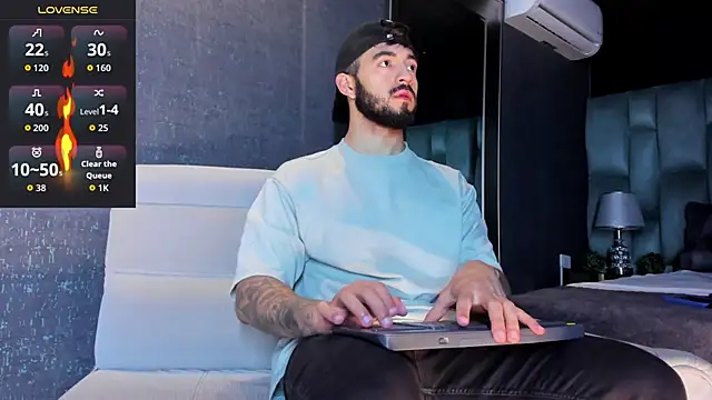 Snapshot of MarkWalker__ chatting on April 2026 09:50:01 AM MarkWalker online show from April 2026 09:50:01 AM