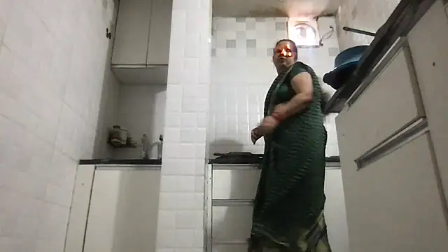 Riyasingh9 online show from December 2025 04:06:02 AM