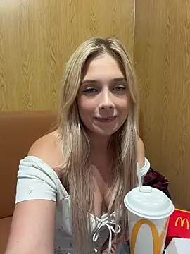 CherryAuroraa online show from July 2026 09:39:01 PM