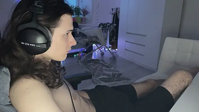 Snapshot of CandyChell chatting on February 2026 01:54:02 PM CandyChell online show from February 2026 01:54:02 PM