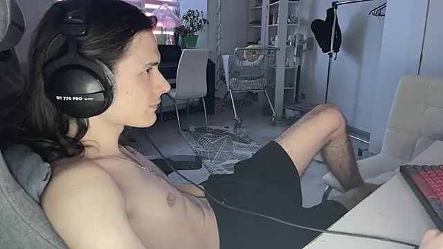 Snapshot of CandyChell chatting on March 2026 02:10:01 PM CandyChell online show from March 2026 02:10:01 PM