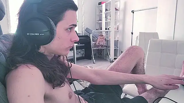 Snapshot of CandyChell chatting on March 2026 12:28:01 PM CandyChell online show from March 2026 12:28:01 PM