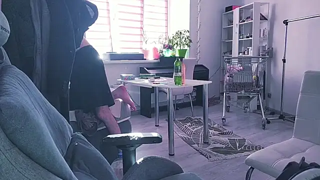 Snapshot of CandyChell chatting on April 2026 12:55:01 PM CandyChell online show from April 2026 12:55:01 PM