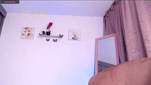 Annaross2 online show from February 2025 04:14:01 PM