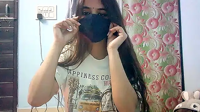 Snapshot of lovelydesi21 chatting on January 2025 05:33:01 PM lovelydesi21 online show from January 2025 05:33:01 PM