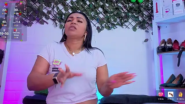 Snapshot of louise_nails chatting on June 2026 05:14:01 PM louise nails online show from June 2026 05:14:01 PM