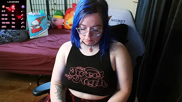 Snapshot of KiraSpitQueen chatting on December 2024 10:16:01 PM KiraSpitQueen online show from December 2024 10:16:01 PM