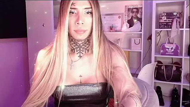 Snapshot of caroline_cossei chatting on October 2025 05:04:01 AM caroline cossei online show from October 2025 05:04:01 AM