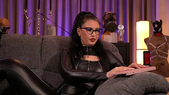 Snapshot of kelly_kent chatting on December 2024 01:10:02 AM kelly kent online show from December 2024 01:10:02 AM