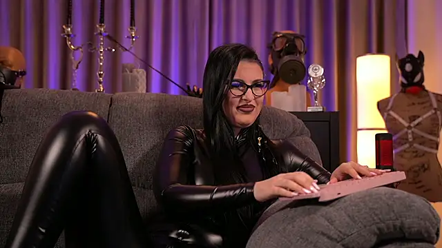 Snapshot of kelly_kent chatting on December 2024 02:10:01 AM kelly kent online show from December 2024 02:10:01 AM
