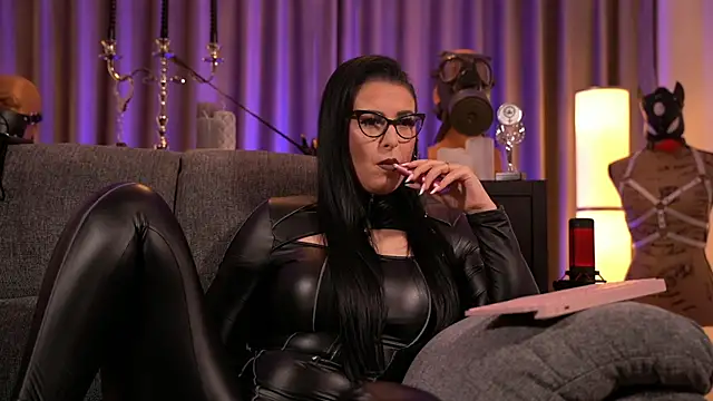 Snapshot of kelly_kent chatting on December 2024 12:37:01 AM kelly kent online show from December 2024 12:37:01 AM