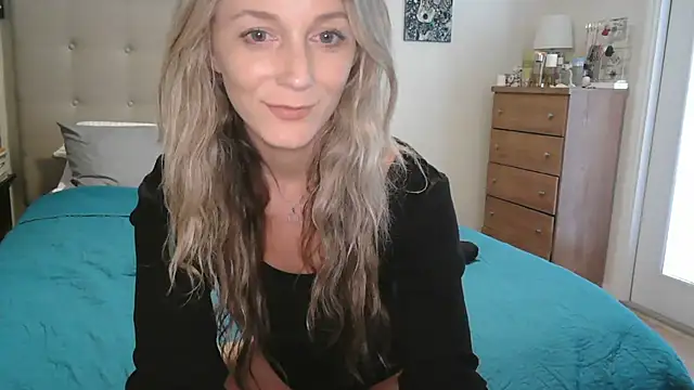 Heyitsmee33 online show from September 2025 06:11:02 PM