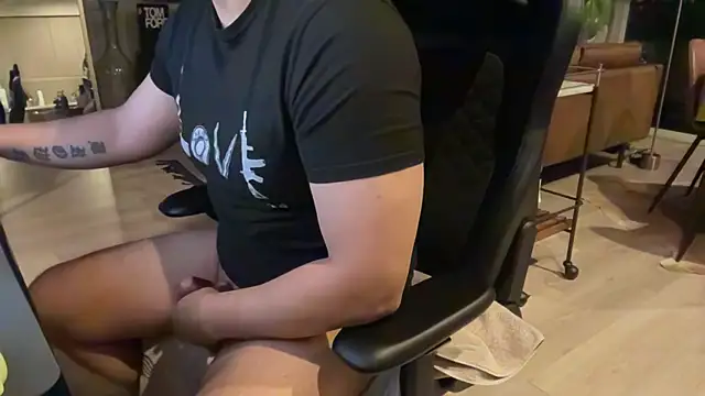 HungandThickLatin online show from January 2025 12:31:01 PM