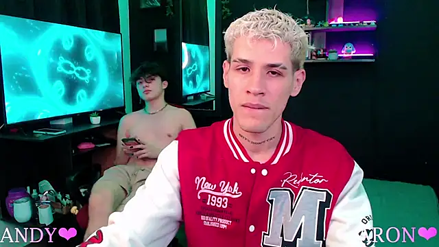 Snapshot of andybxby chatting on December 2024 11:46:02 PM andybxby online show from December 2024 11:46:02 PM