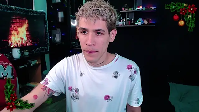 Snapshot of andybxby chatting on December 2024 08:55:02 PM andybxby online show from December 2024 08:55:02 PM