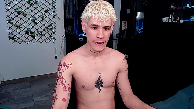 Snapshot of andybxby chatting on January 2025 08:43:01 PM andybxby online show from January 2025 08:43:01 PM