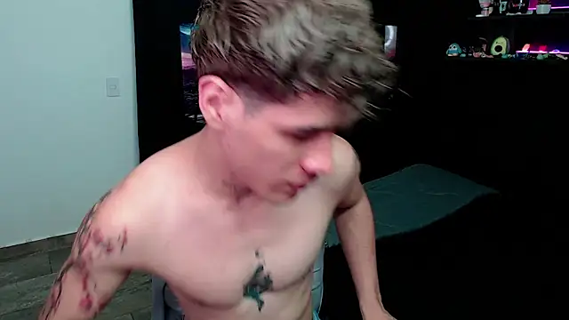 Snapshot of andybxby chatting on March 2025 08:37:02 PM andybxby online show from March 2025 08:37:02 PM