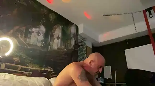 Snapshot of OSIRlS chatting on February 2025 12:16:01 PM OSIRlS online show from February 2025 12:16:01 PM