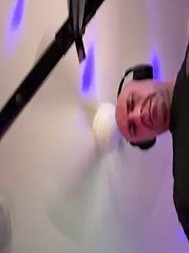 Snapshot of OSIRlS chatting on September 2025 02:55:01 PM OSIRlS online show from September 2025 02:55:01 PM