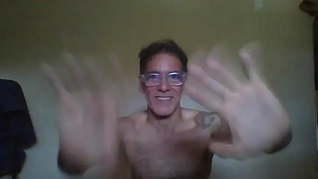 Snapshot of CaptainFox chatting on July 2026 01:04:01 PM CaptainFox online show from July 2026 01:04:01 PM