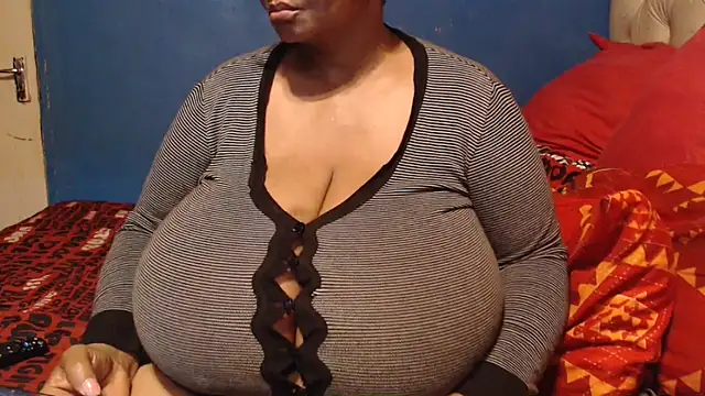 CUTEFIRMMELONSS online show from November 2025 07:56:02 PM