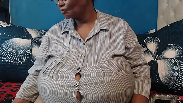 CUTEFIRMMELONSS online show from February 2026 07:17:01 AM