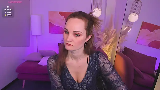 SaraSubtlety online show from April 2026 01:34:01 PM