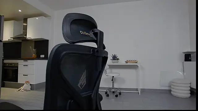 Bella Twine online show from February 2026 09:24:02 PM