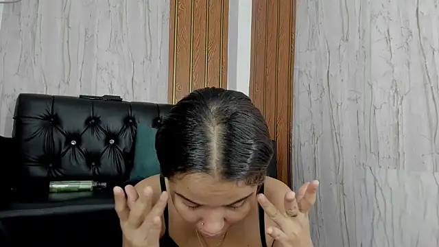 MarianaManzur online show from November 2025 02:52:02 PM