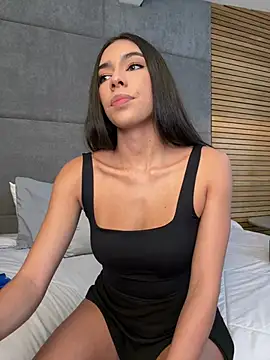 Snapshot of EllaSanz_ chatting on May 2026 09:23:02 PM EllaSanz online show from May 2026 09:23:02 PM