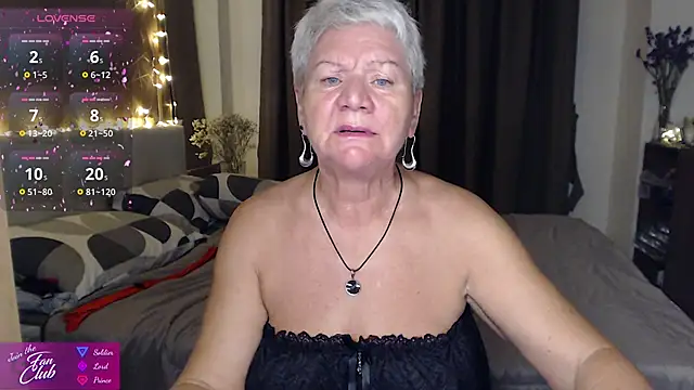 Snapshot of roxana_brooks chatting on May 2026 02:23:02 PM roxana brooks online show from May 2026 02:23:02 PM