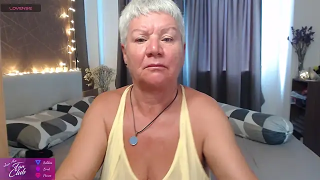 Snapshot of roxana_brooks chatting on May 2026 01:01:01 AM roxana brooks online show from May 2026 01:01:01 AM